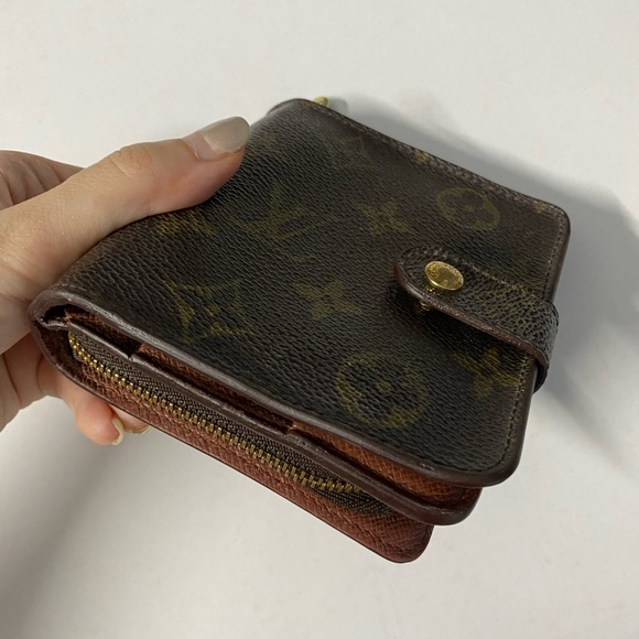 100% Authentic Louis Vuitton Bifold Compact Monogram Wallet - Picture 12 of 14